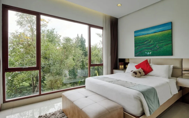 Oyama City View 4BR Villa with a Heated Pool