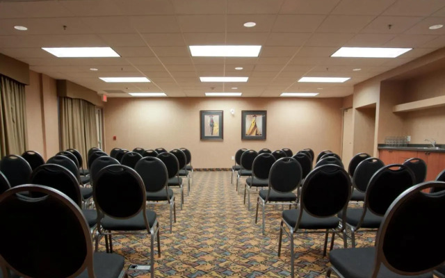 Days Inn & Suites by Wyndham Strathmore