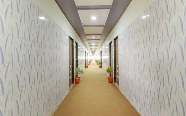Hotel Dream Line Lodging & Boarding by OYO Rooms