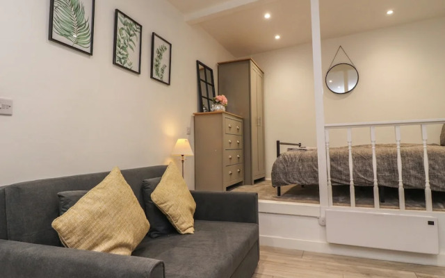 Basement Flat 43