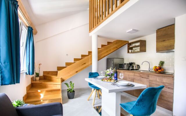 California Apartments III