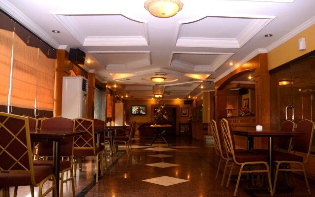 Dhaksina Hotel