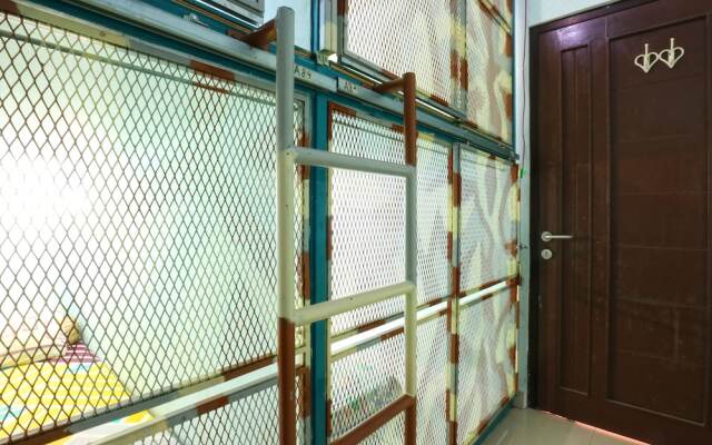 Kabin Kapsul Kayu Jati V Hostel