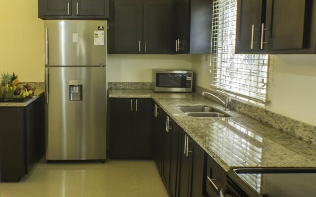 N2N Suites - Ochio Rios Vacation Home