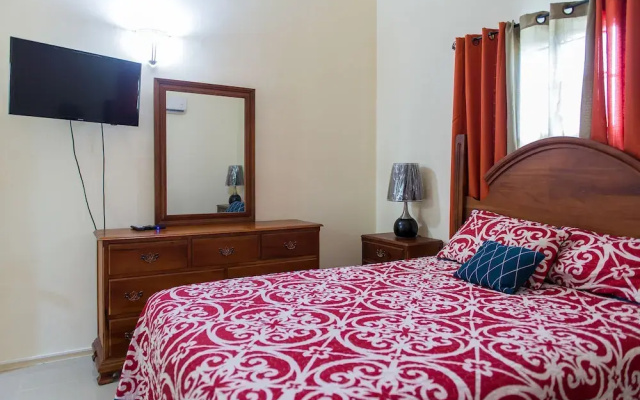 Ocho Rios Beach House at Dax Hall