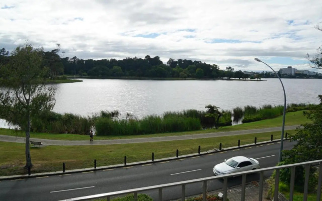 Lake Domain Boarding Holiday House