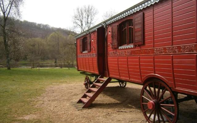 Logis Hotel la Source Bleue