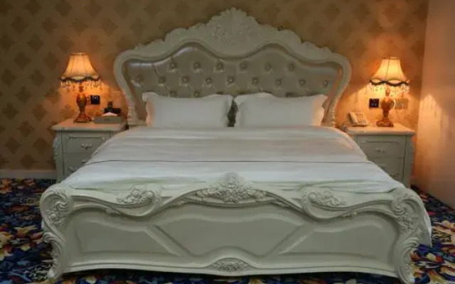 Yuefeng Hotel (Yangjiang Bus Terminal, Wal-Mart)