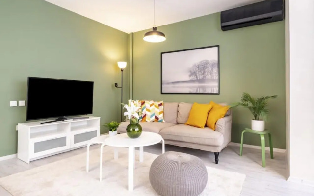Exquisite Central Flat Near Bagdat Street