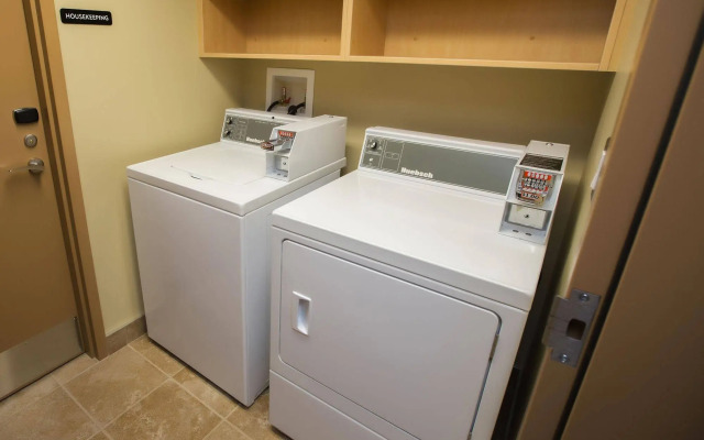 Refresh Inn & Suites