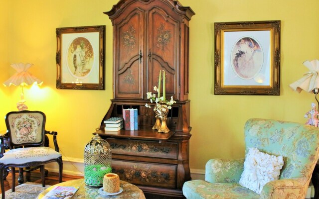 The Inn on Holly Bed and Breakfast