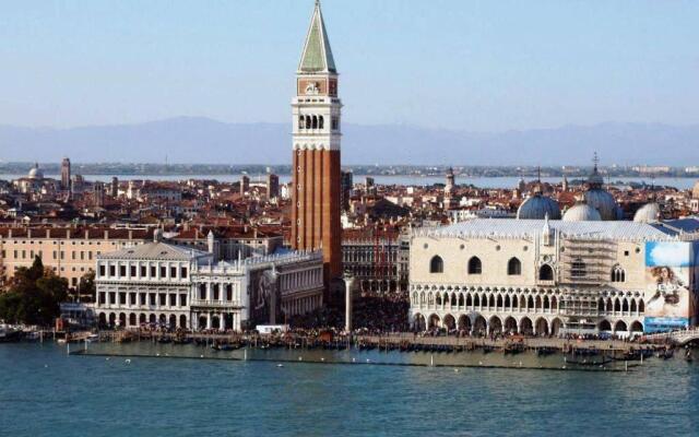 ANDREA Venice FLAT 3rd Floor