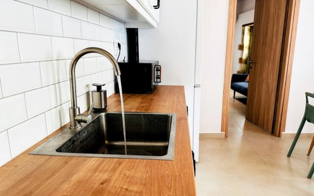 Roussos Place - Next To Splantzia Square - 2bd 2ba