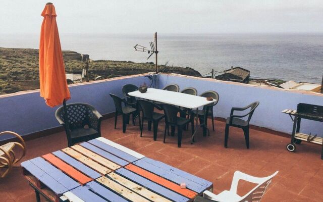 Blue Canary Hostel - Adults Only