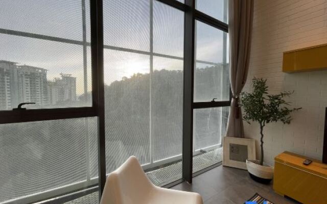 Studio Loft @ Empire Damansara (Free Wifi & Parking)