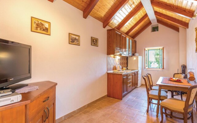Amazing Home in Tucepi With Wifi and 1 Bedrooms
