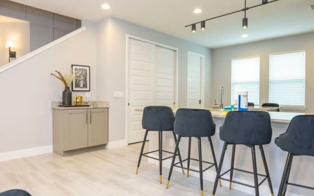 7650 Spacious House With 6BD