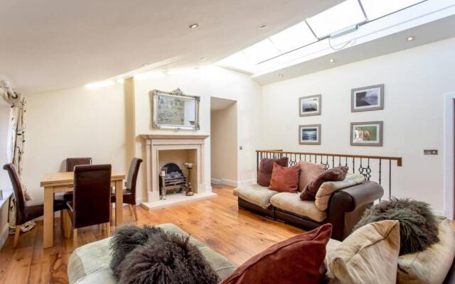 ALTIDO Spacious 3BR Mews House behind Calton Hill