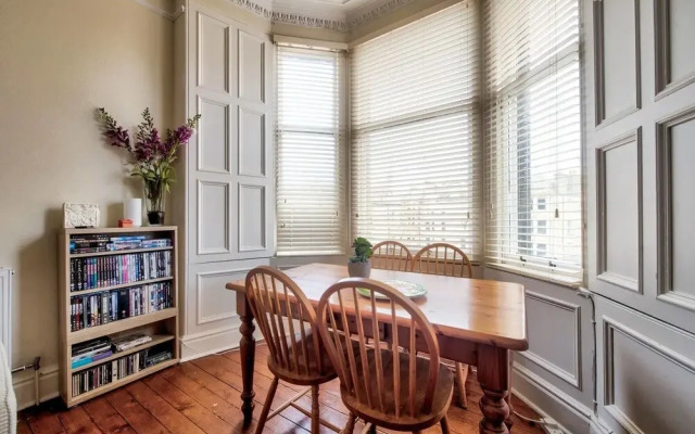Lovely and Spacious 2BR Home on Comiston Road