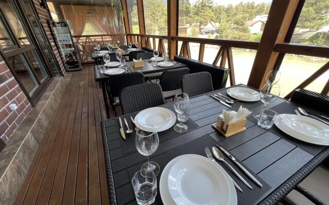 River & House (Ривер Хаус)