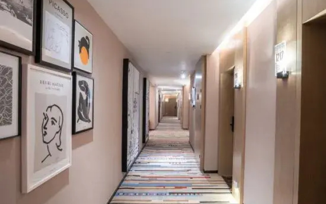 RARA E-sports Hotel