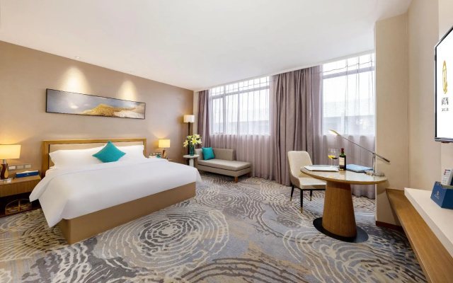 Qian Hai Holiday Hotel