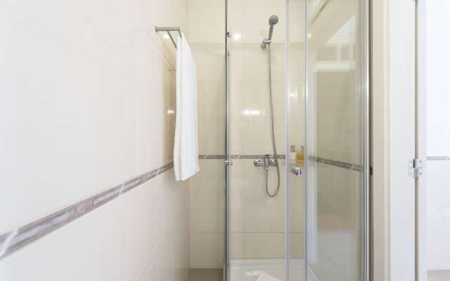 Tripas-Coração, Breiner Apartments