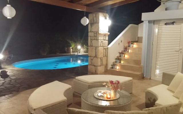 Enticing Villa in Loutra with Private Pool & Garden near Beach