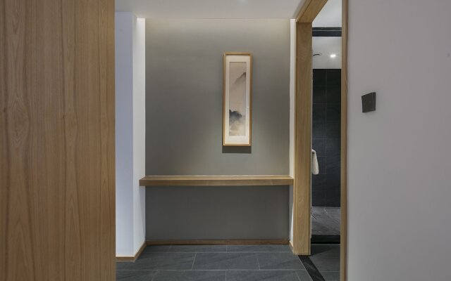 Qianna Hotel (Zhengzhou Erqi Square David City)