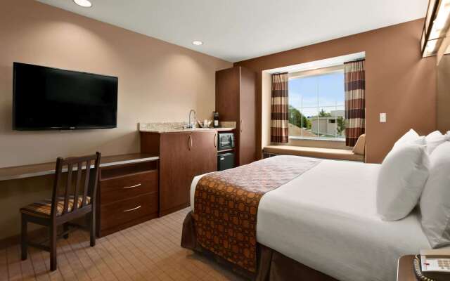 Microtel Inn & Suites by Wyndham St Clairsville/Wheeling