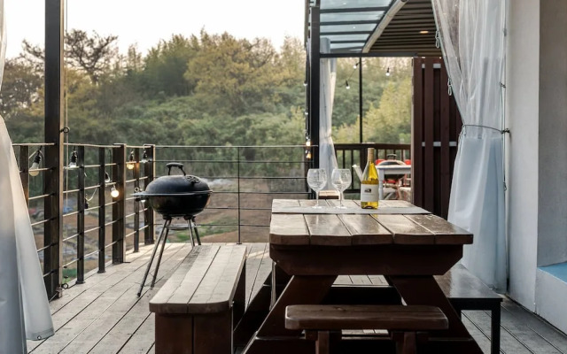 Yeonorang Park Pool Villa in Pohang