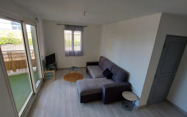 Entièrement équipé, WIFI, à 10 min de l'aéroport