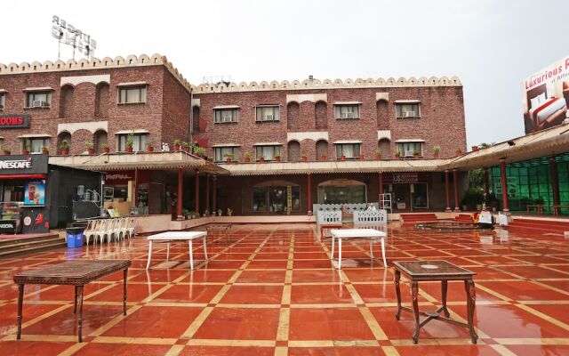 OYO 16565 Karnal Haveli