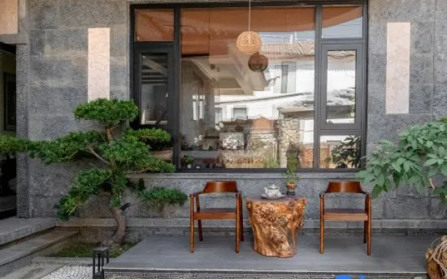 Dali · Moon Valley Designer Meishu (Double Corridor Changyu Store) – Outside – Dali