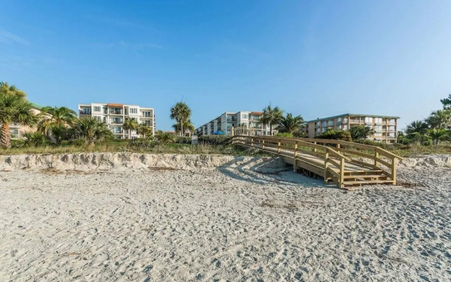 Hodnett Cooper's Beach Club