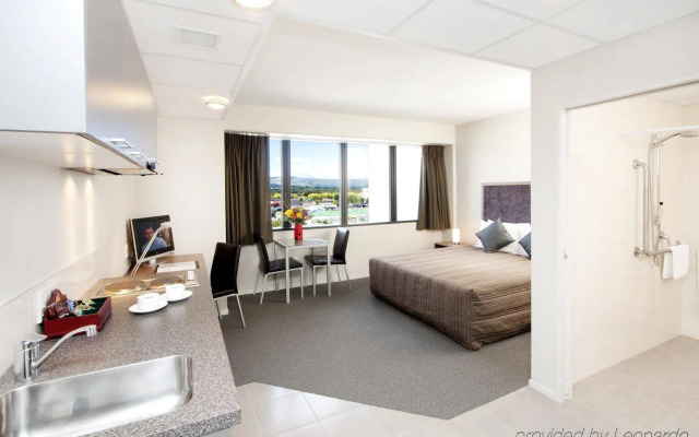 Quality Suites Central Square