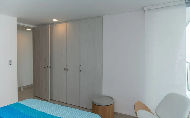 Deluxe Condo W Amenities & Beach