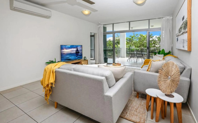 Pool View City Centre Apartment 206