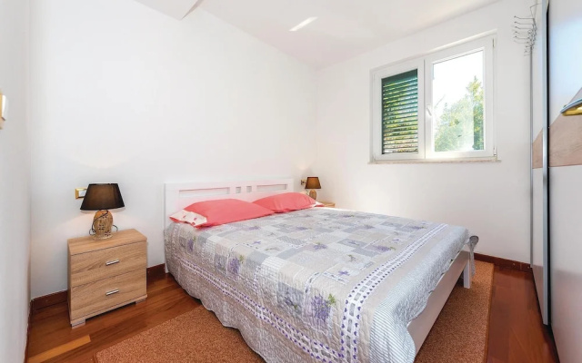 Nice Home in Rogoznica With Wifi and 3 Bedrooms