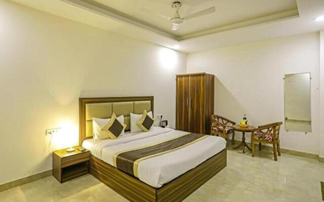 Fabhotel White House Bnb