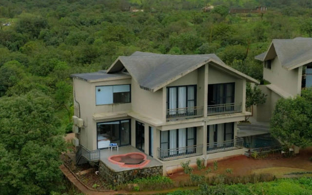 Vee Resort -The Suites of Royals