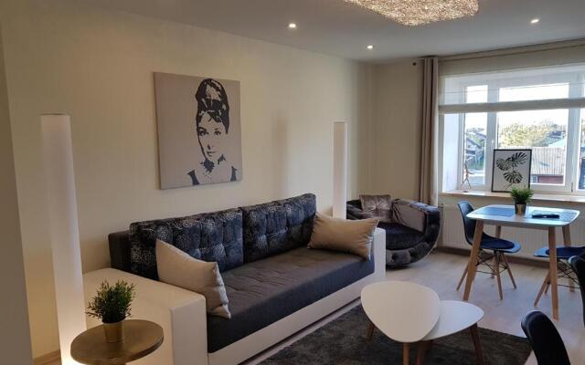 Samsara I: Peace begins with a smile