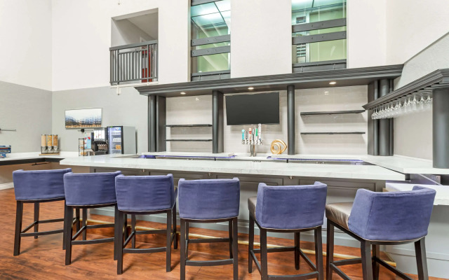 Best Western Plus Villa Del Lago Inn Patterson