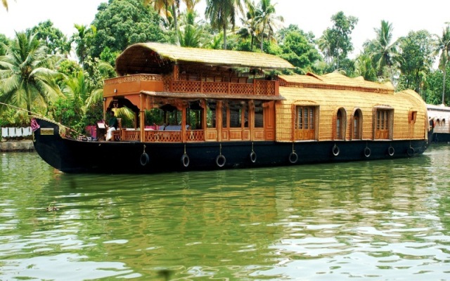 Indraprastham Houseboat