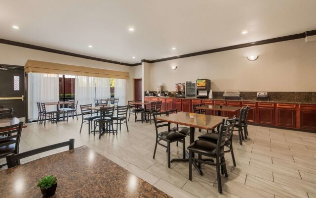 Best Western Sea World/Lackland AFB NW Hotel & Suites