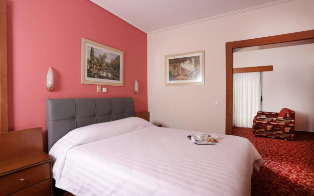 Xenophon Hotel
