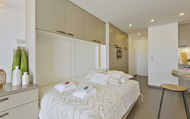 Beautiful Studio With Stunning Seaview and Terrace