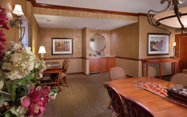 DoubleTree by Hilton Lisle Naperville