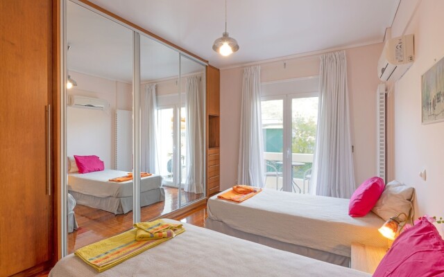 Lovely Family Holiday Home in Saronida Attikis near Beach