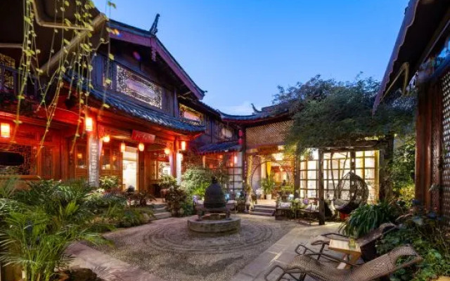 Lijiang Jinli Chinese Courtyard Inn
